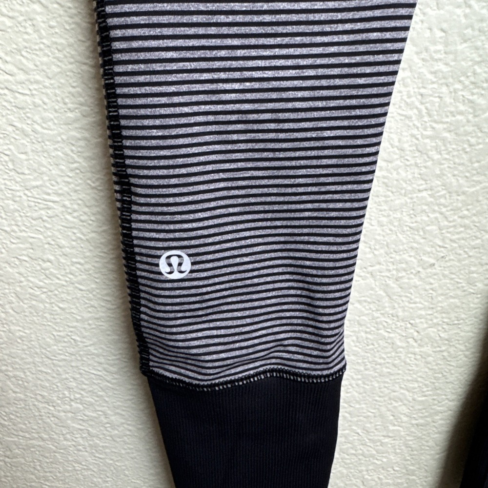 Lululemon Runner Crop Women's Leggings Black Gray Stripe Size 4‎ Zipper Ankles - Picture 6 of 7